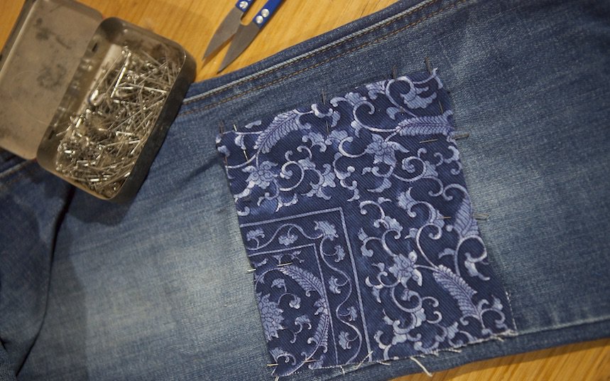 how to patch clothes by hand