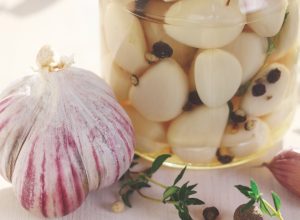 How to preserve garlic