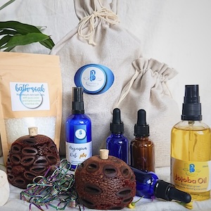 Spoil your mum with a quality gift that cares for the Earth from Pure Blue Essentials.

Their range of high-quality natural health care products, including Australian-grown cold-pressed jojoba oil, essential oils, beeswax and eco-friendly bottles, will help kick-start or super-charge your mum’s zero waste skincare recipes. Also check out their range of ready-made products for a healthy home. Plastic-free shipping always. Free shipping for orders over $120. Use code pipmd24 to receive 10% off.